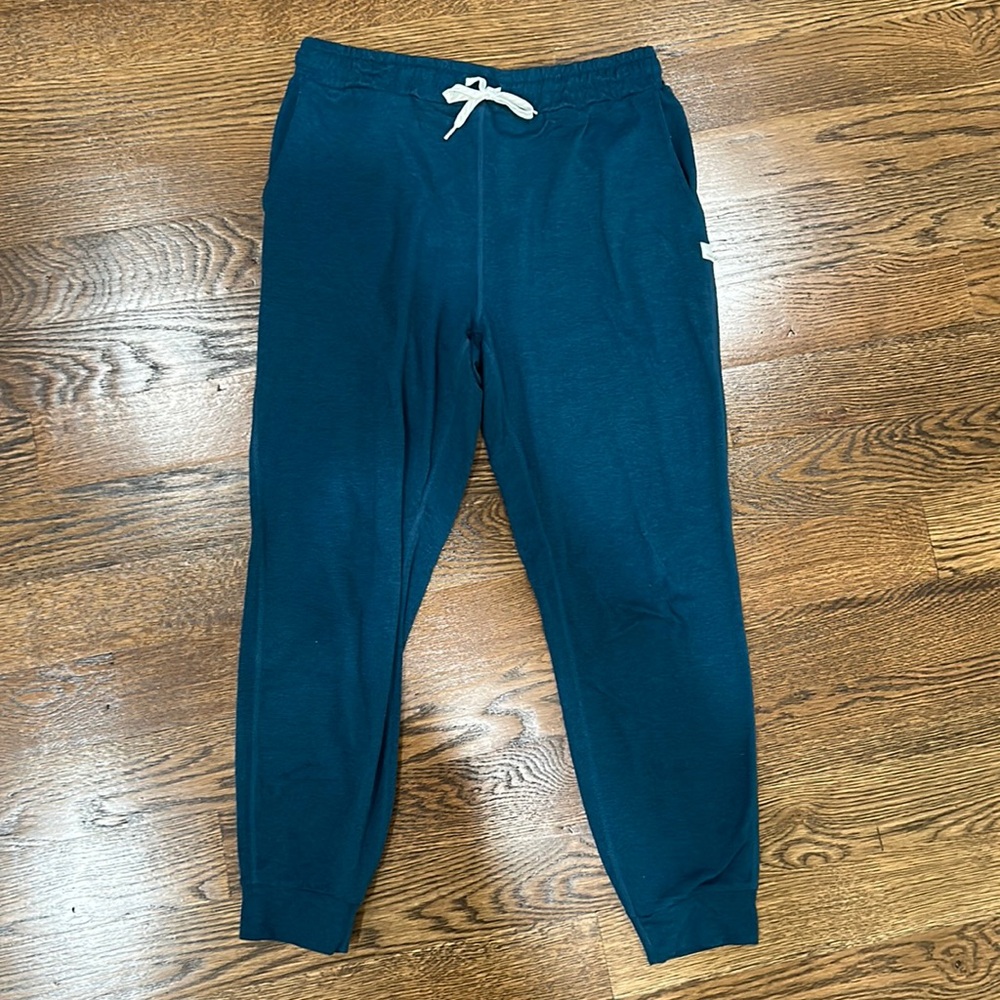Vuori joggers size medium